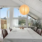 2 Bedroom Beautiful In Σπίτι διακοπών *