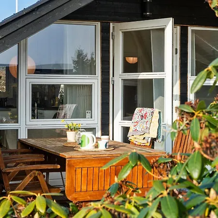 2 Bedroom Beautiful In Casa vacanze