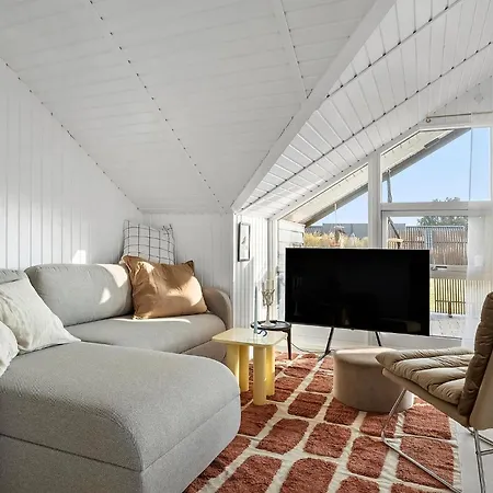 2 Bedroom Beautiful In Casa vacanze Børkop