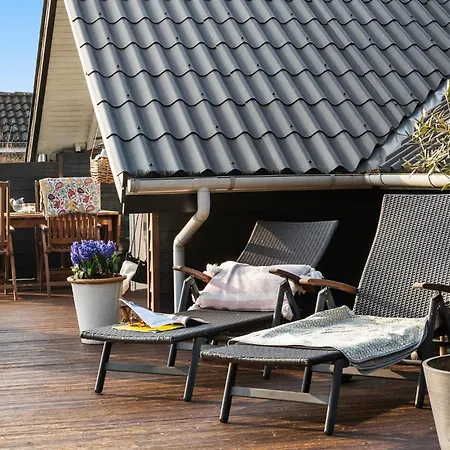 2 Bedroom Beautiful In Casa vacanze