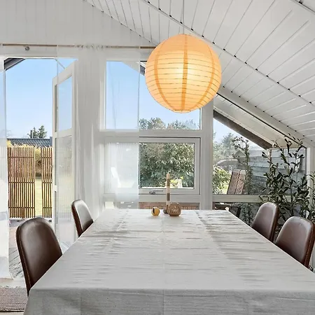 2 Bedroom Beautiful In Feriehus *