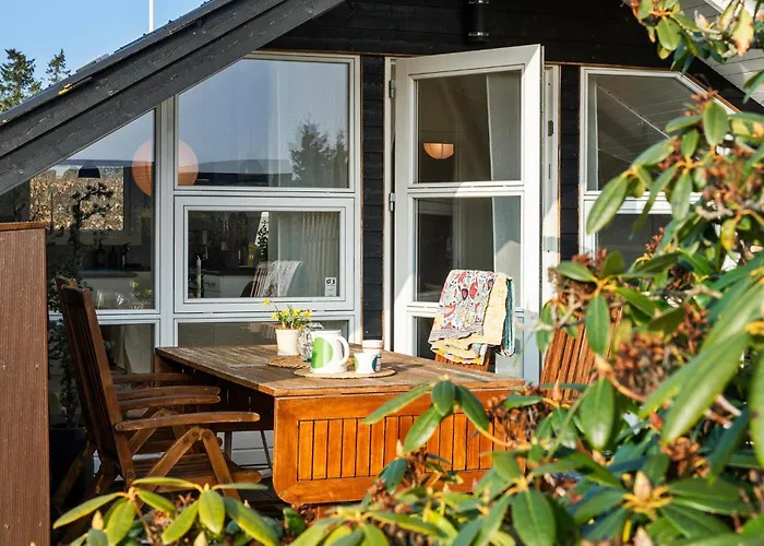 2 Bedroom Beautiful In Casa vacanze