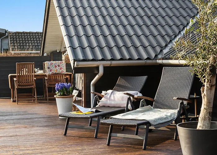 2 Bedroom Beautiful In Casa vacanze