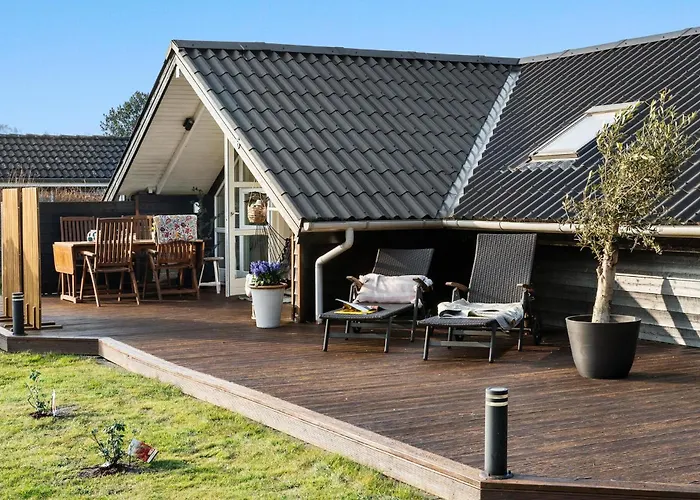 2 Bedroom Beautiful In Casa vacanze